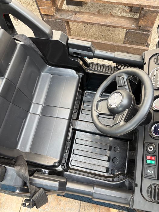 Акумулаторен Джип 12v