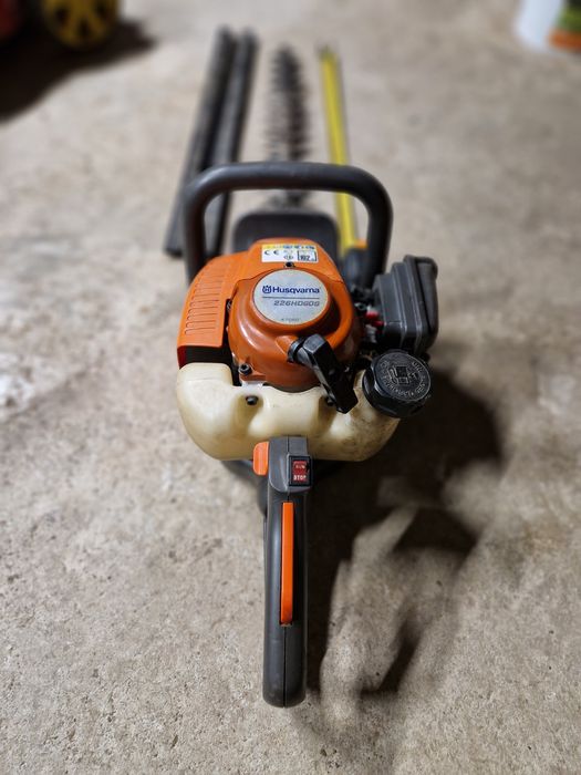 Husqvarna masina tuns / foarfeca gard viu