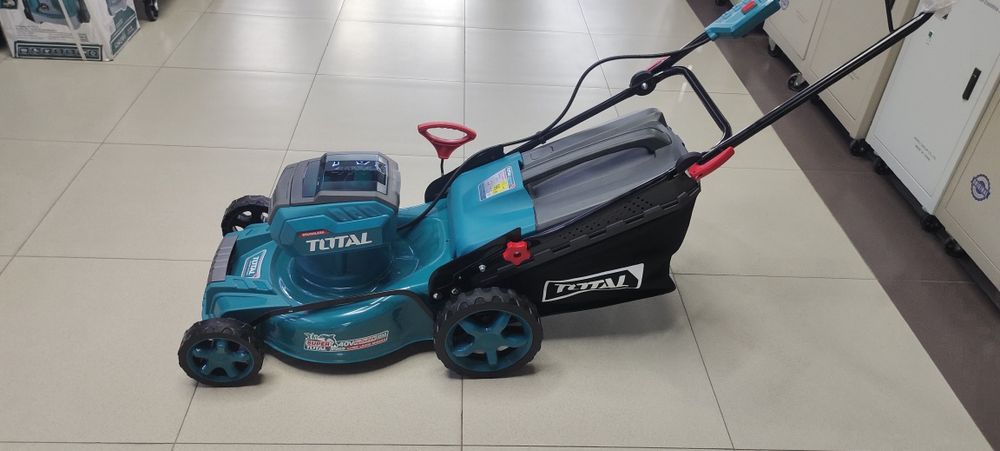 Продается газонокосилка