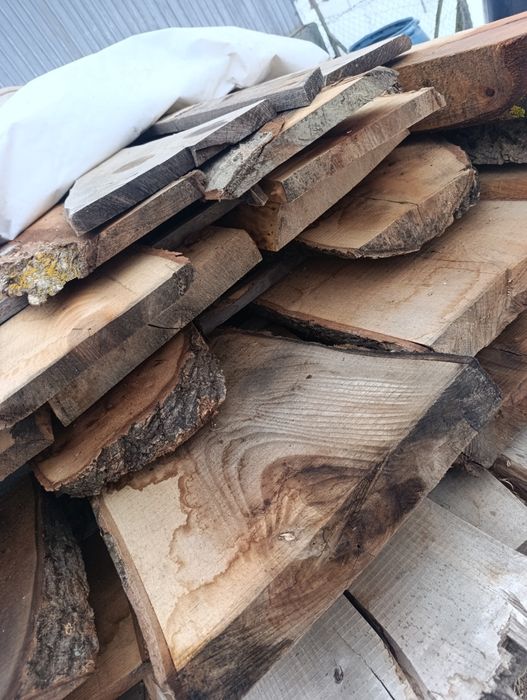 Vând lemn de nuc uscat