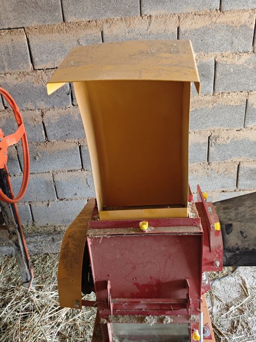 Дробилка зерна и сена