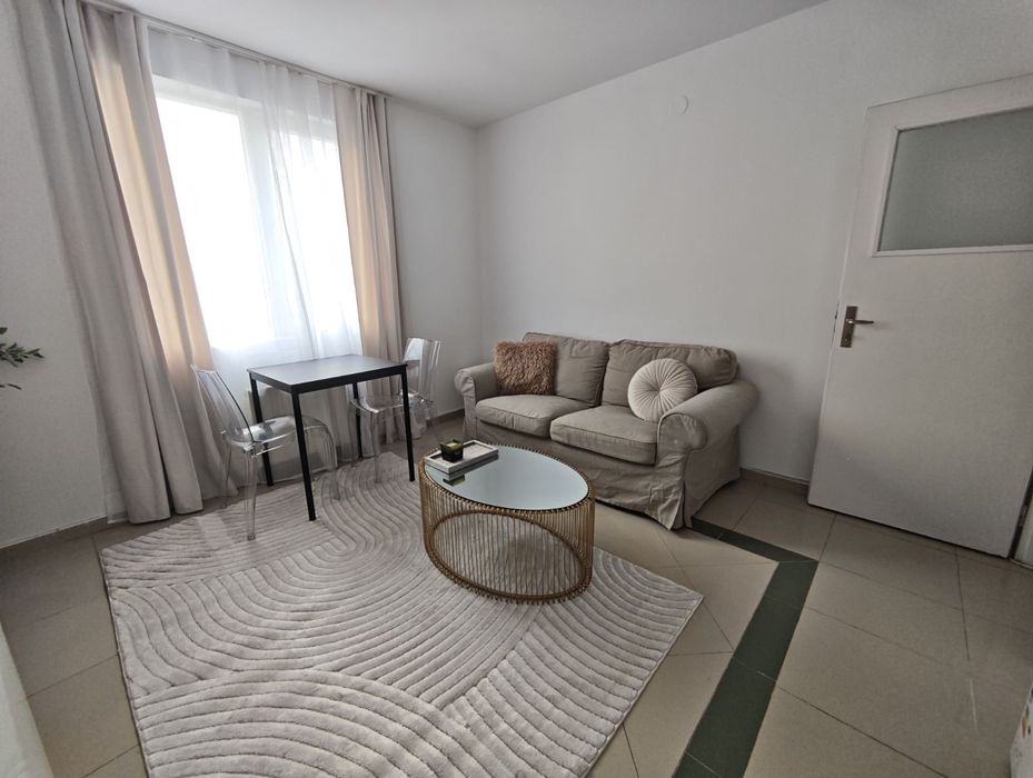 Дава се под наем Двустаен апартамент в София, Гоце Делчев - 60 кв.м за 648.21 € - Снимка #1