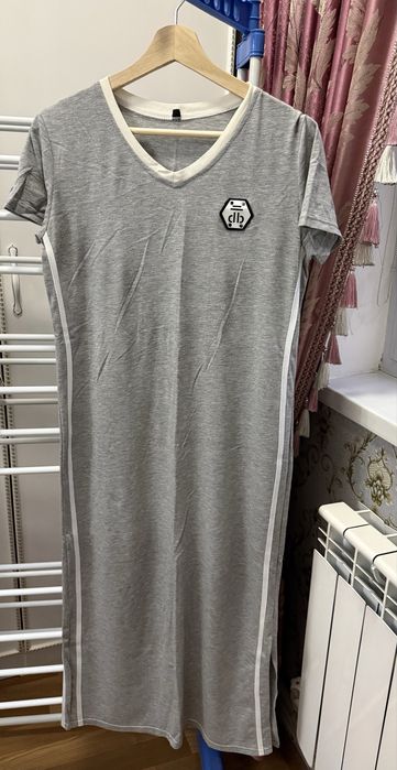 Футболки лонгсливы и платье