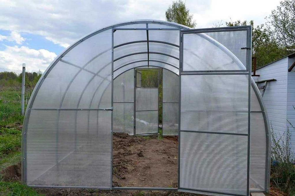 Теплицы в наличии