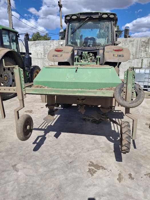 Tocator pentru tractor cozi ceapa/usturoi