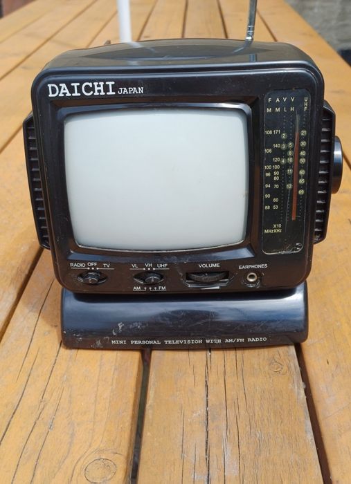 TV Radio Vintage - DAICHI Japan 5.5"B/W TV With AM FM Radio
