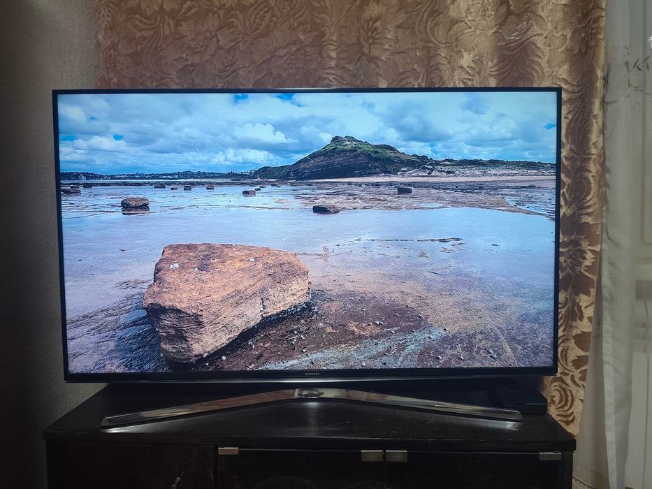 Продам свой смарт ТВ Samsung UE48J6300AUXRU