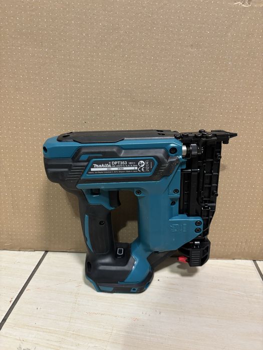 MDM vinde: Pistol de batut cuie fara cap Makita DPT353.