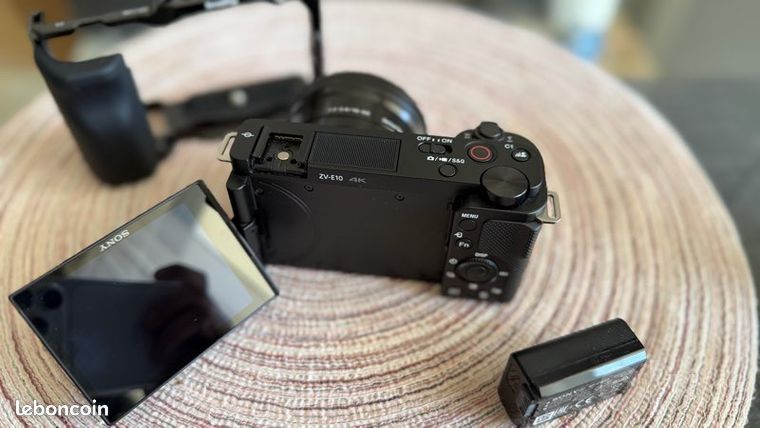 Sony ZV-E10 4K 16-50mm video kamera sotiladi Sony mobilograflar uchun