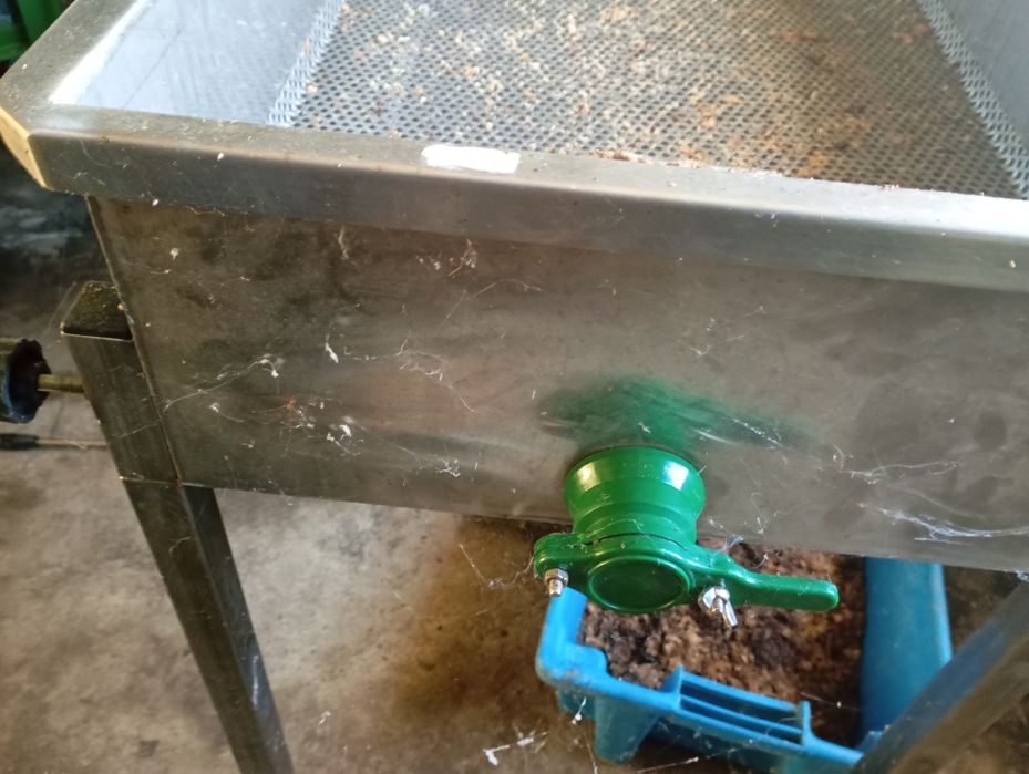 Пчеларско оборудване , машина за инвентиран сироп, eл. нож, вана