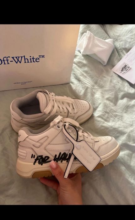 Off White- Out of Office in stare foarte buna