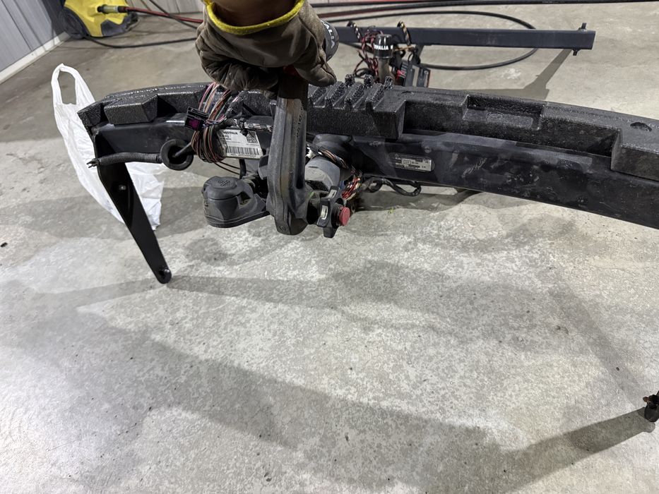 ОТЛИЧЕН Теглич С Букса, Окабеляване И Модул за *VW PASSAT B6 седан / PASSAT B6 VARIANT комби 2005г-2010г* и за *VW CADDY 2004г-2015г*