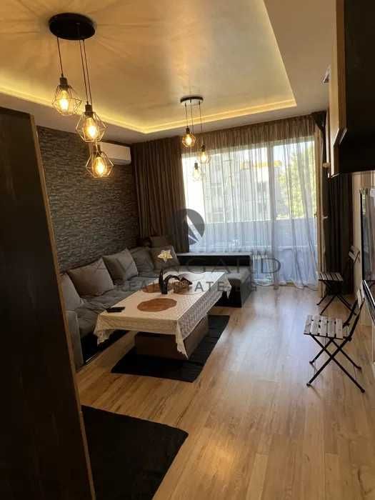 Продава се Тристаен апартамент в Пловдив, Христо Смирненски - 75 кв.м за 2027 €/кв.м - Снимка #1