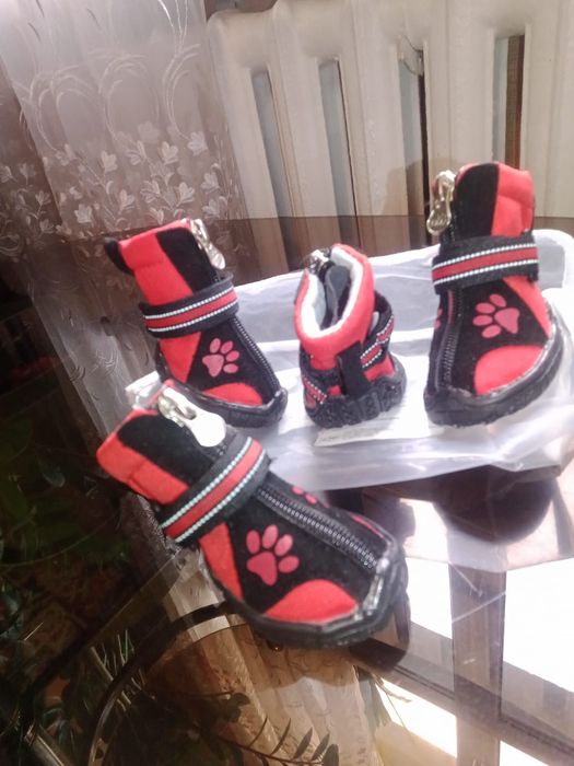 Продам зимние ботиночки для собачки