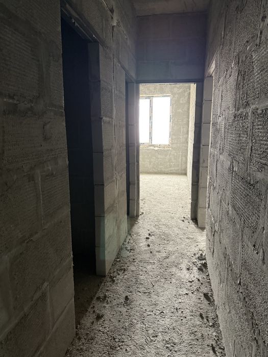 Навоийда квартира сотилади.