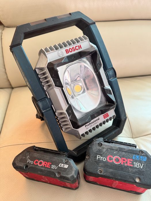 Proiector Lanterna Bosch Professional GLI 18V-2200 C