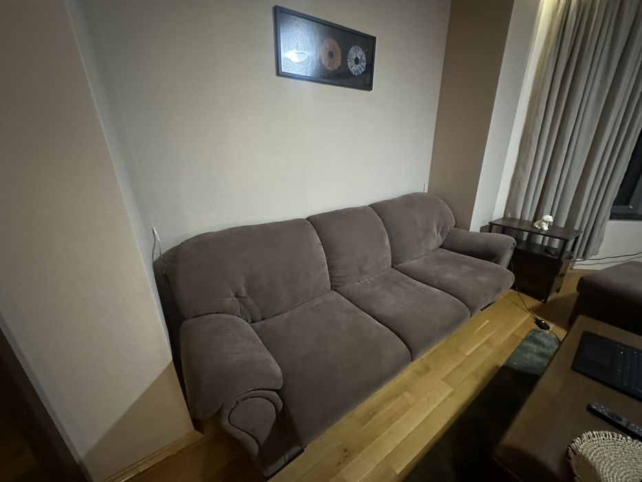 Диван и табуретка в добро състояние