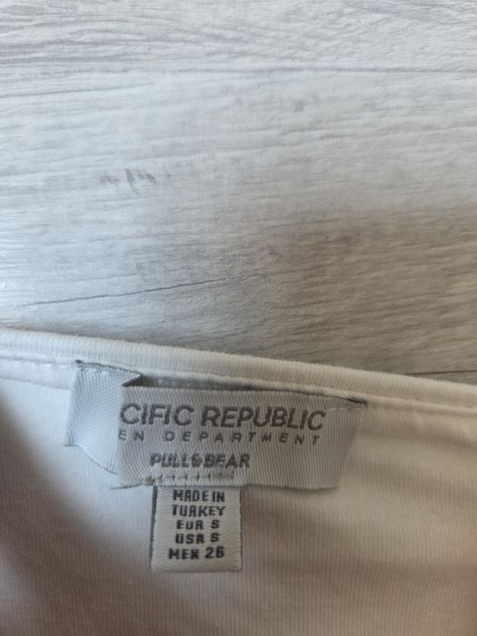 Бяла рокля Pull&bear