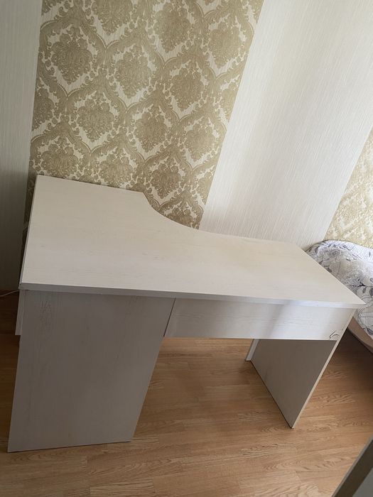 Стол рабочий ,для офиса и дома