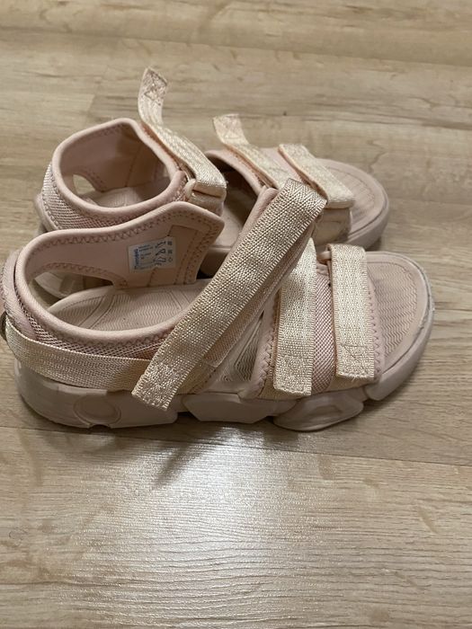 Продам детские сандали