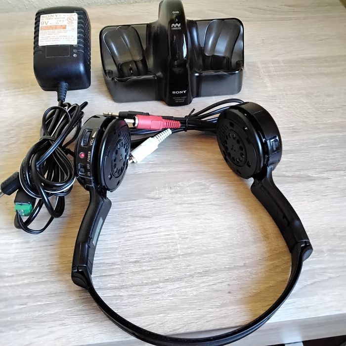 Sistem de căști stereo fără fir Sony TMR-IF240R baza incarcare,adaptor