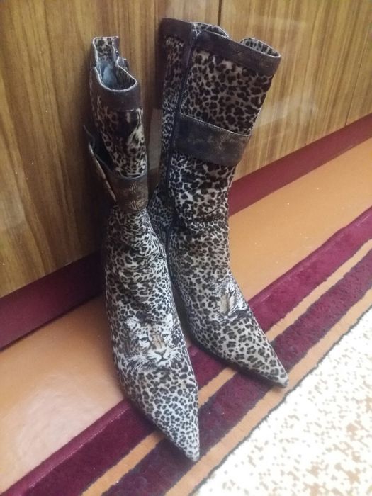 Продаю красивые сапожки.