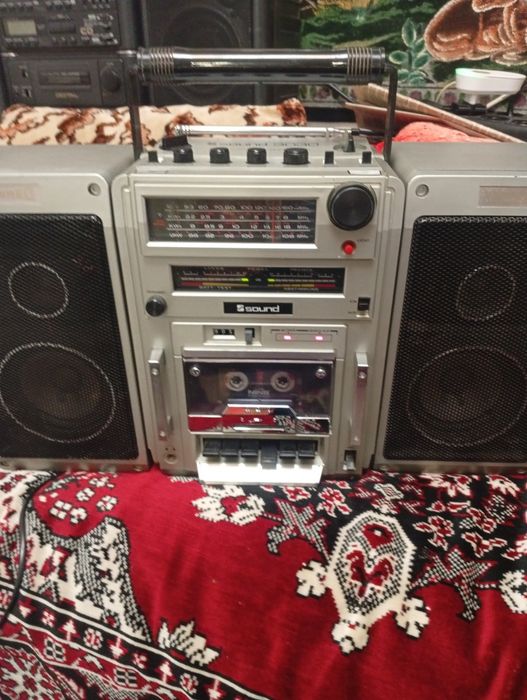 Radio-caset Sound  3030 by  Hitachi