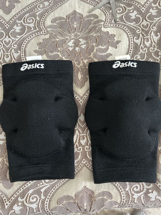Наколенники ASICS для спорта