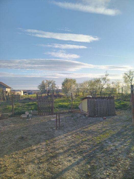 Vand casa cu anexe si teren generos in satul Rontau.