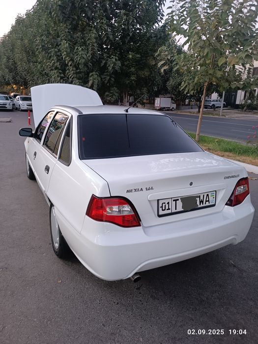 Nexia 2 sotiladi 1.6