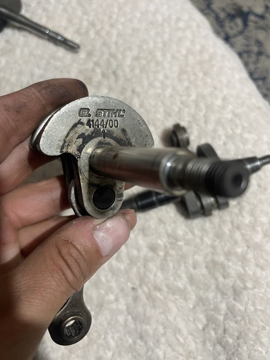 Abielaj motocoasa si drujba stihl