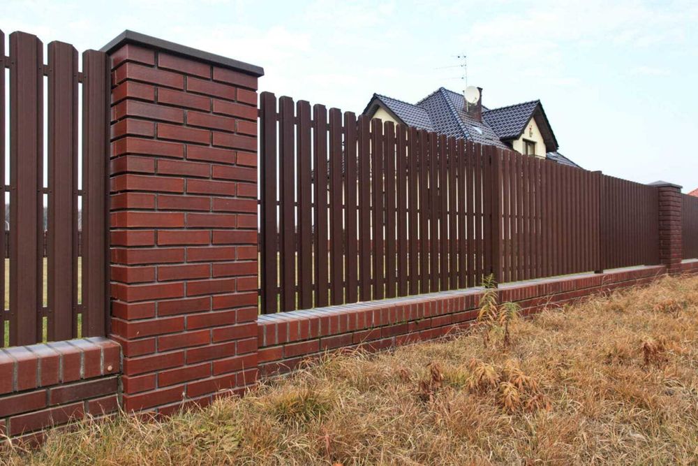 Garduri si porti de diferite modele si dimensiuni (sipca metalica, panou stil jaluzele, tabla cutata, plasa bordurata, BCA sau beton si alte modele)