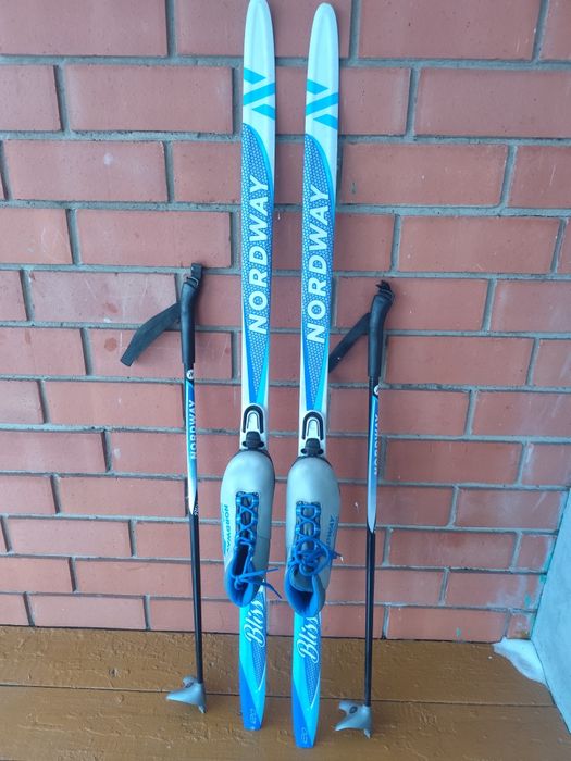 Продам детские лыжи,палочки и ботинки,практически новое