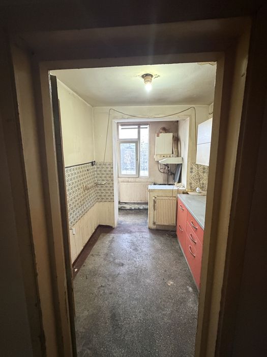 Apartament 2 camere, necesita renovare totala – lângă Liceul Pedagogic