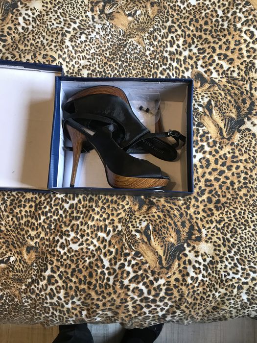 Дамски сандали и обувкш на висок ток по 10 и 15лв