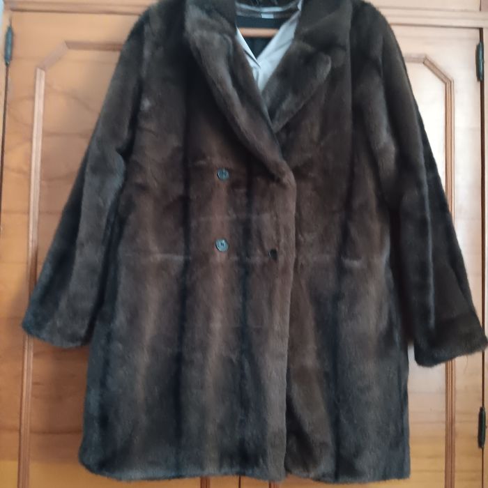 Haina blana sintetica NOUA fara eticheta