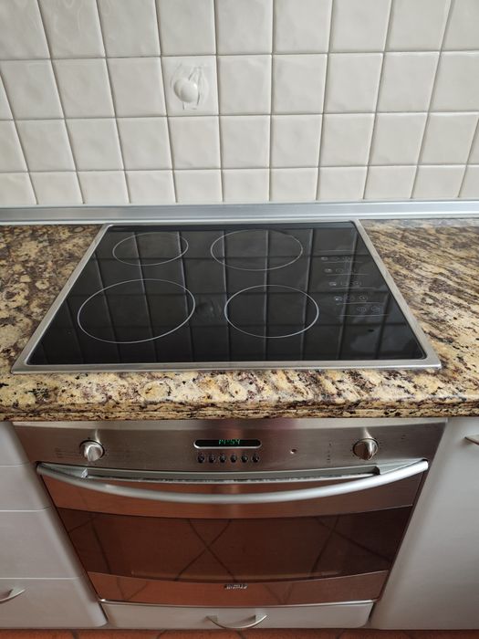 Продава се кухня с уреди