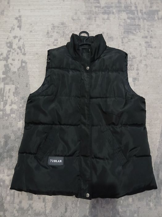 Безрукавка уни черная 50р 5000 торг!