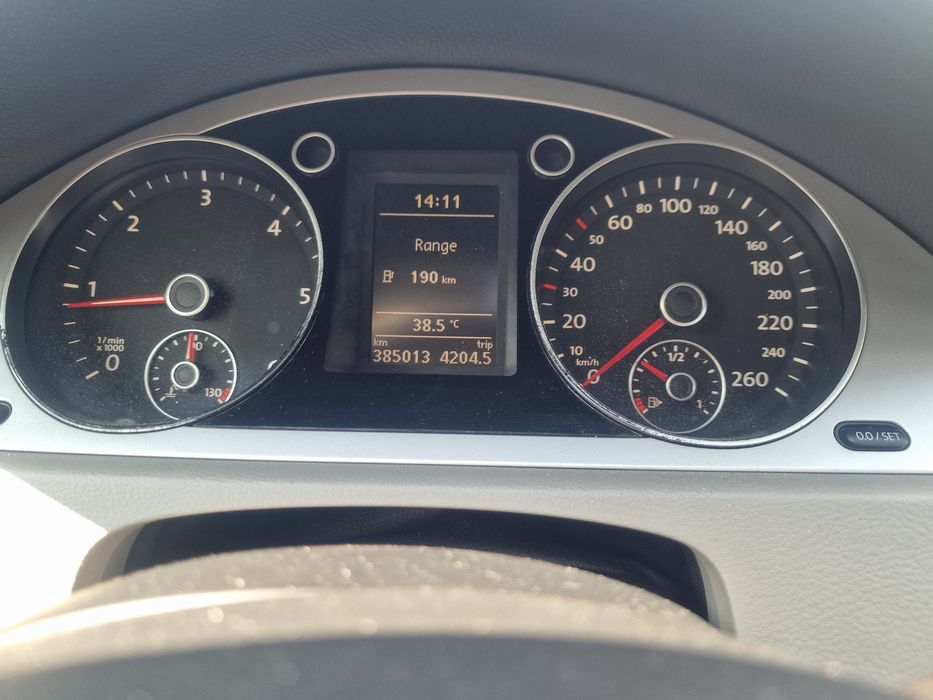 Vw Passat B6 2.0 Tdi 140 Cp - Navi,Scaune electrice si incalzite, Bi Xenon