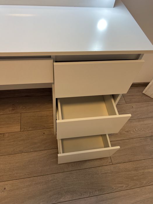 Masa de machiaj cu LED-uri