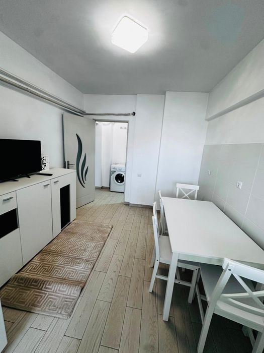 Apartament cu 3 camere in zona ultracentrala. Vedere spre dunare . Situat langa tribunalul Braila