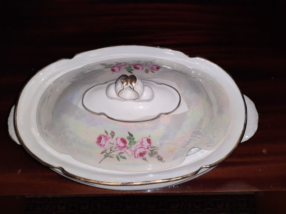 Супница фарфоровая