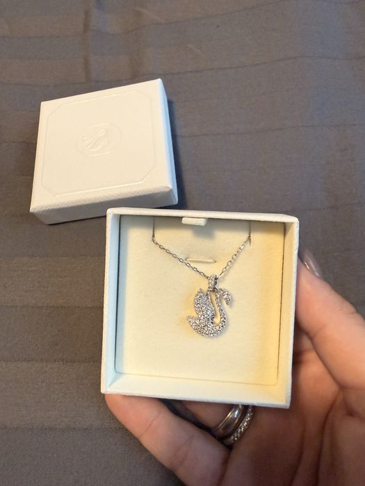 Колие Swarovski лебед