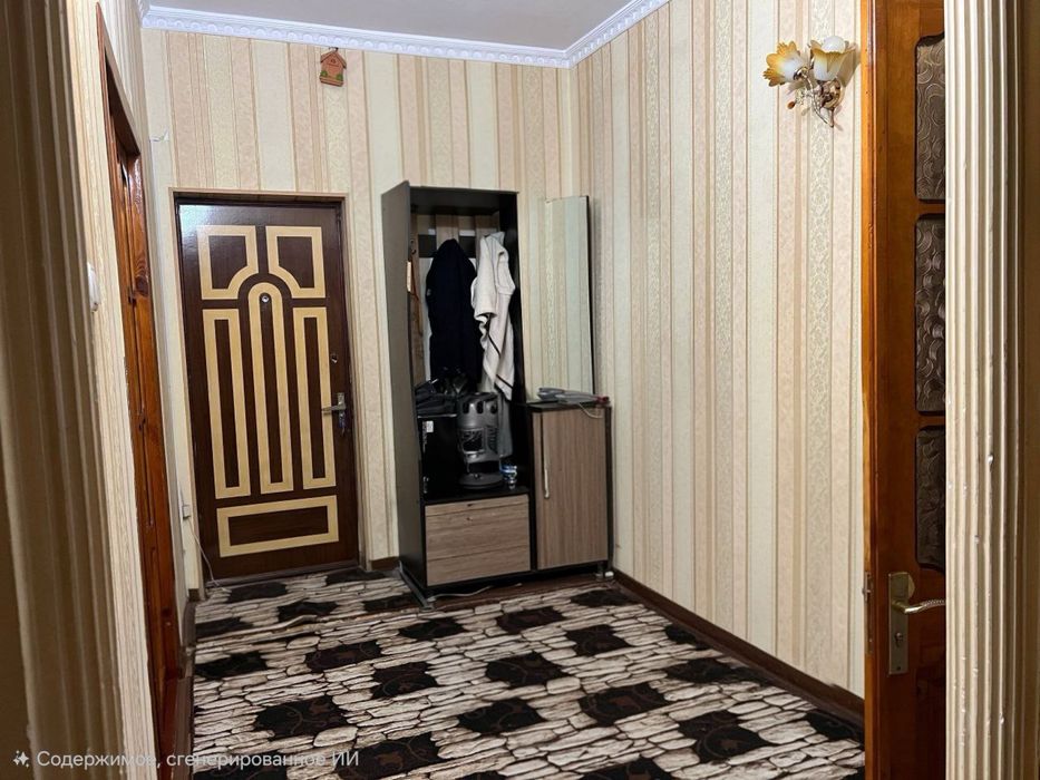 Sergeli 1 etaj 4 xonali orqa va oldi taraf ogorod va parkovka