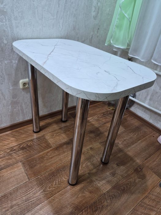 Кухонный стол, новый