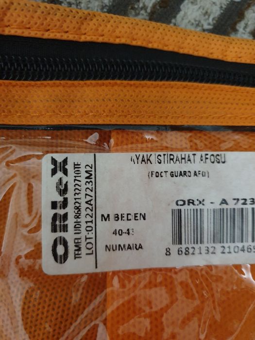 Сапожок медицинский правый при переломе стопы