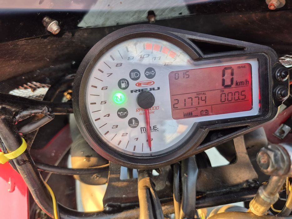 Vând motocicleta rieju 125