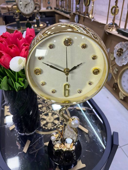 Часы  настольные люкс качеством  неповторимый падарок