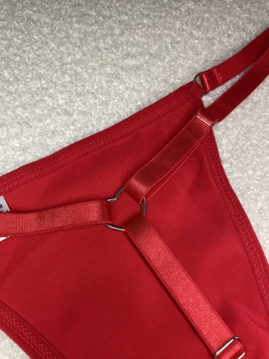 Комплект дамско бельо от сатен с пола и жартиери