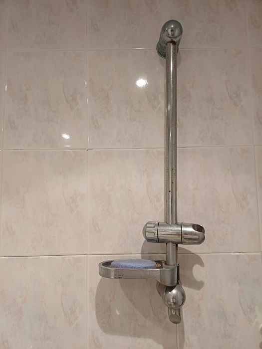 Два броя смесители за баня